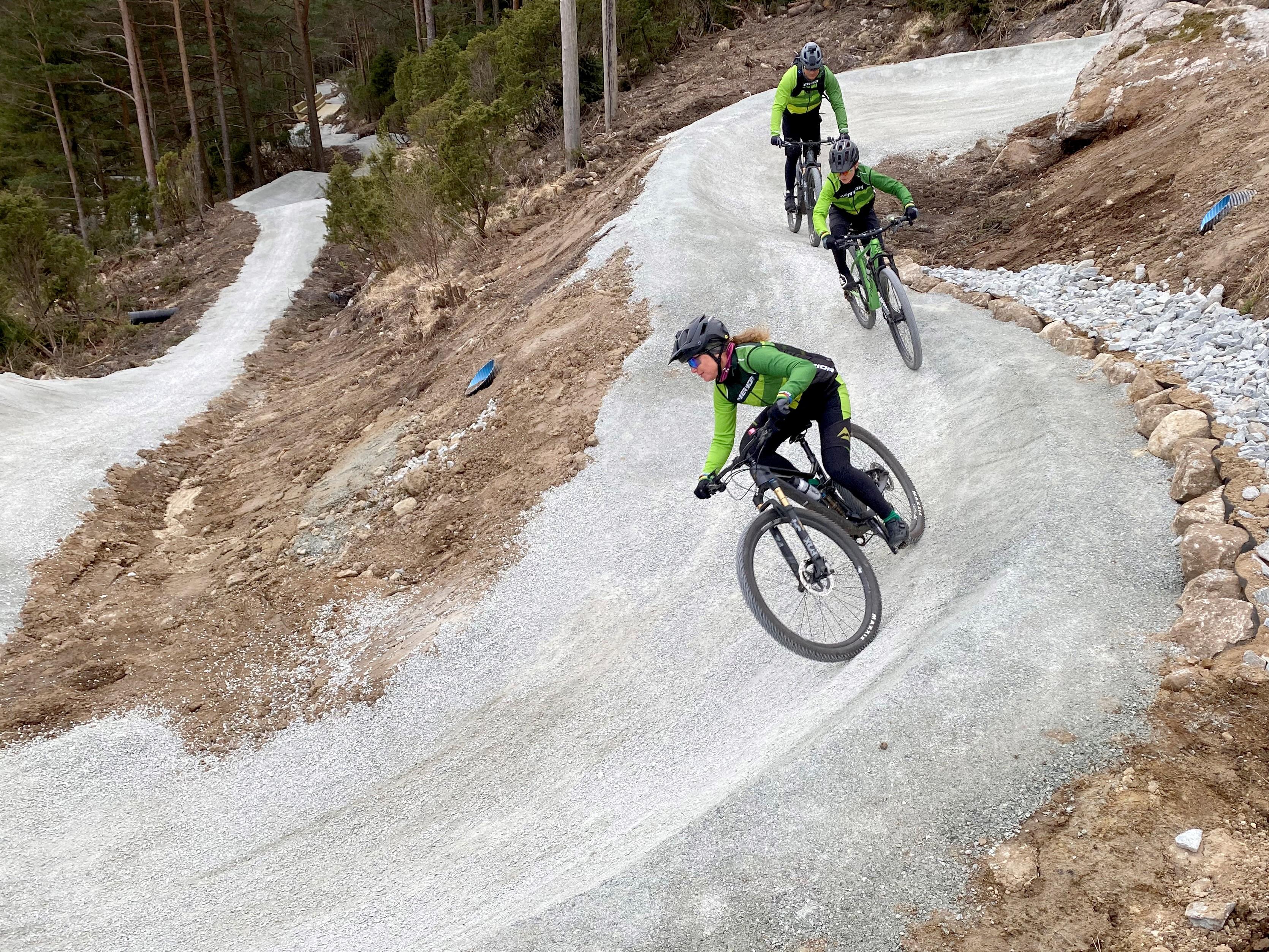 OL-mester Gunn-Rita Dahle Flesjå tester ut løypa på Jørpeland.