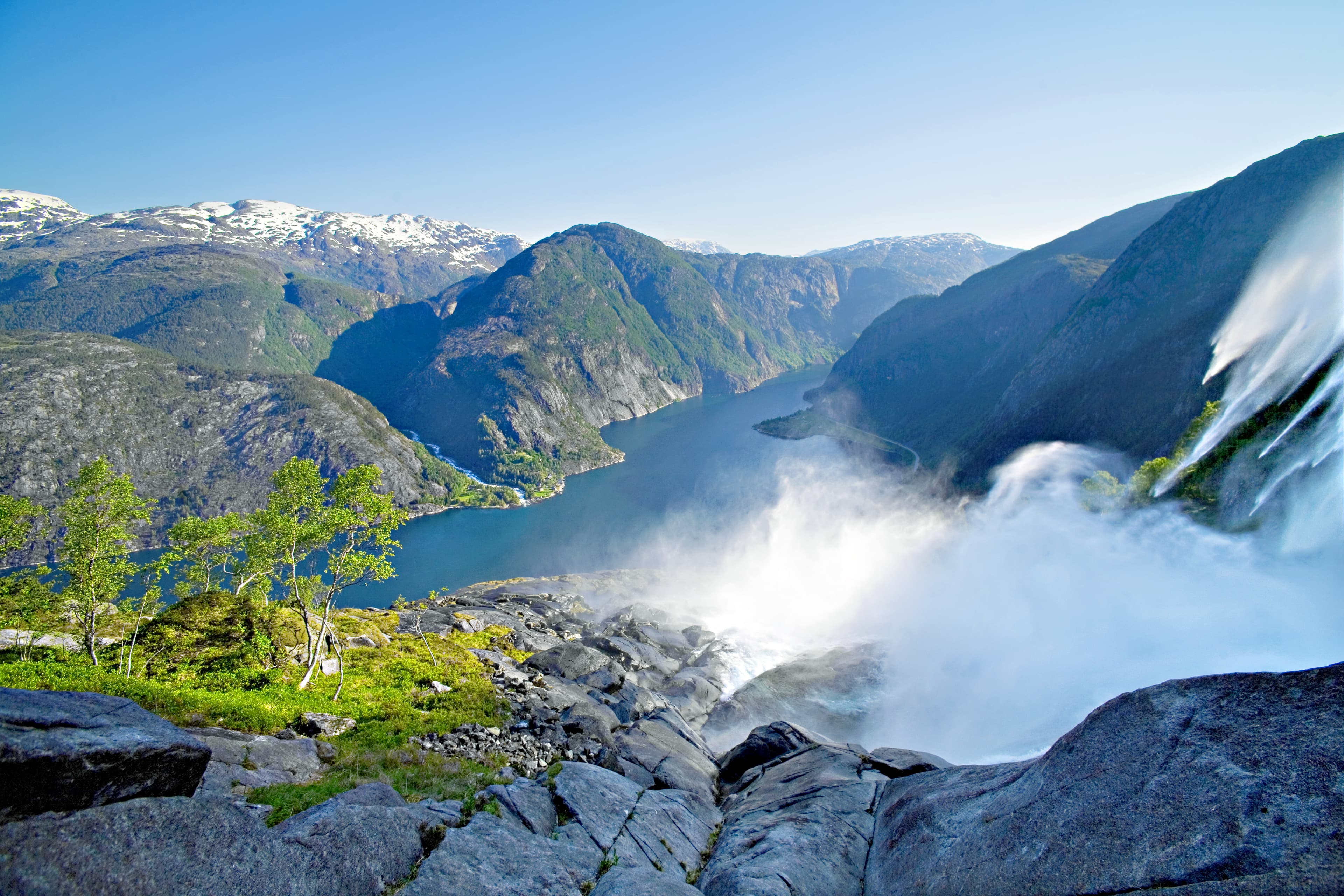 Langfoss og Åkrafjorden