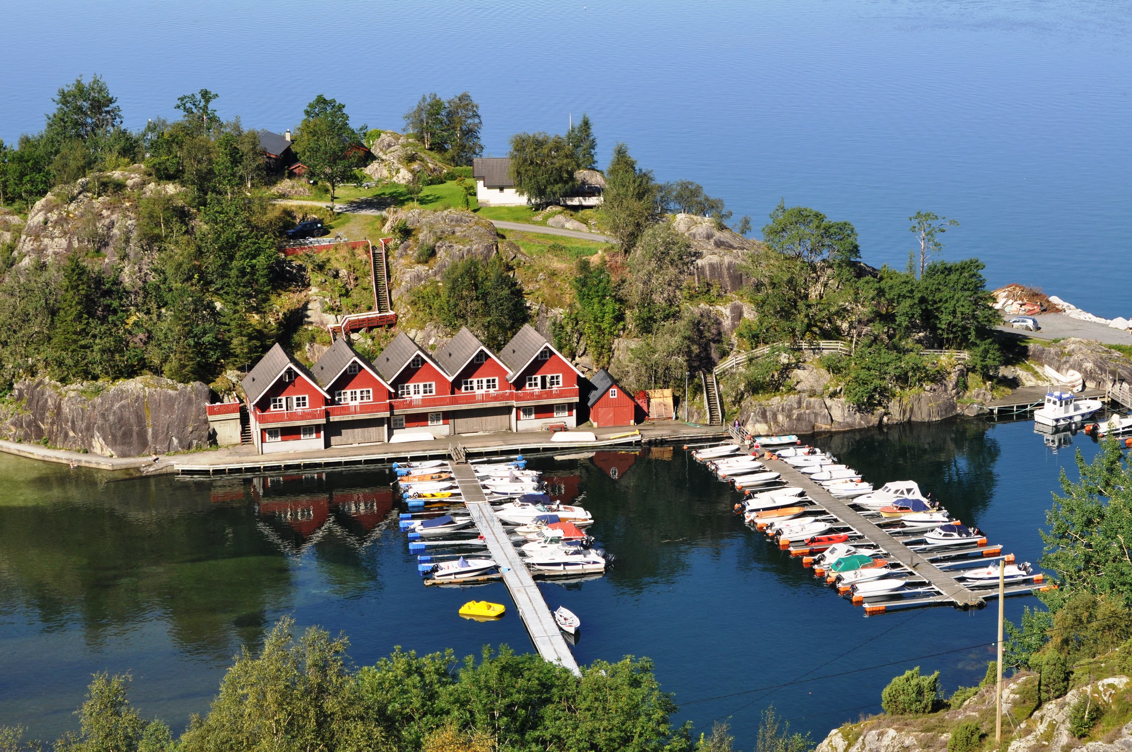 Kyrping camping ligger ved fjorden i Etne.