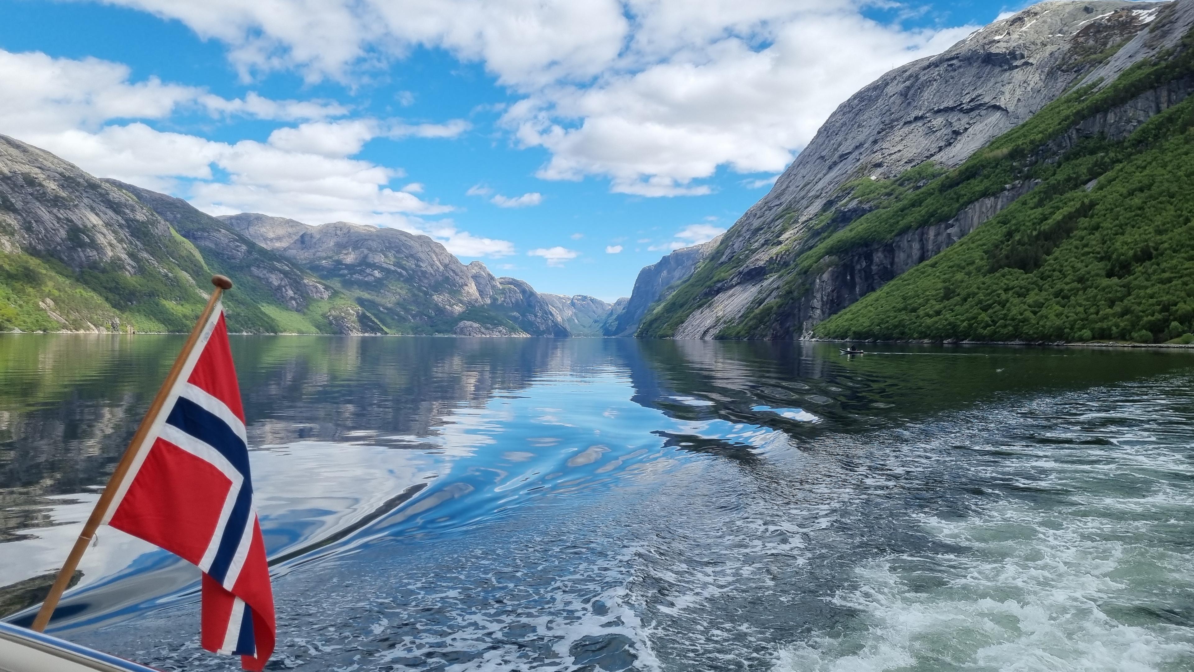 Vakre Lysefjorden på yacht-cruise fra Stavanger