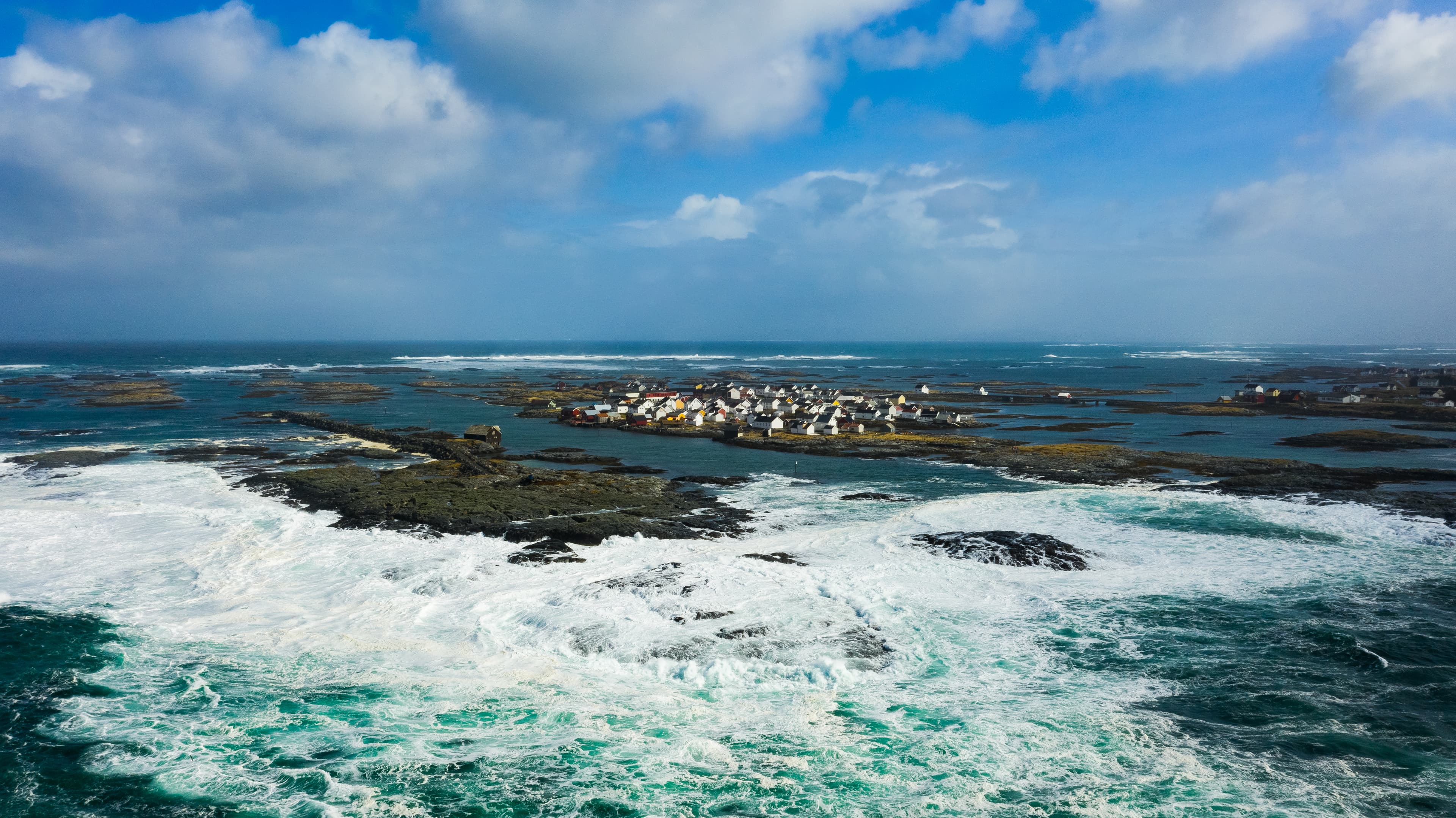 Veiholmen og havet