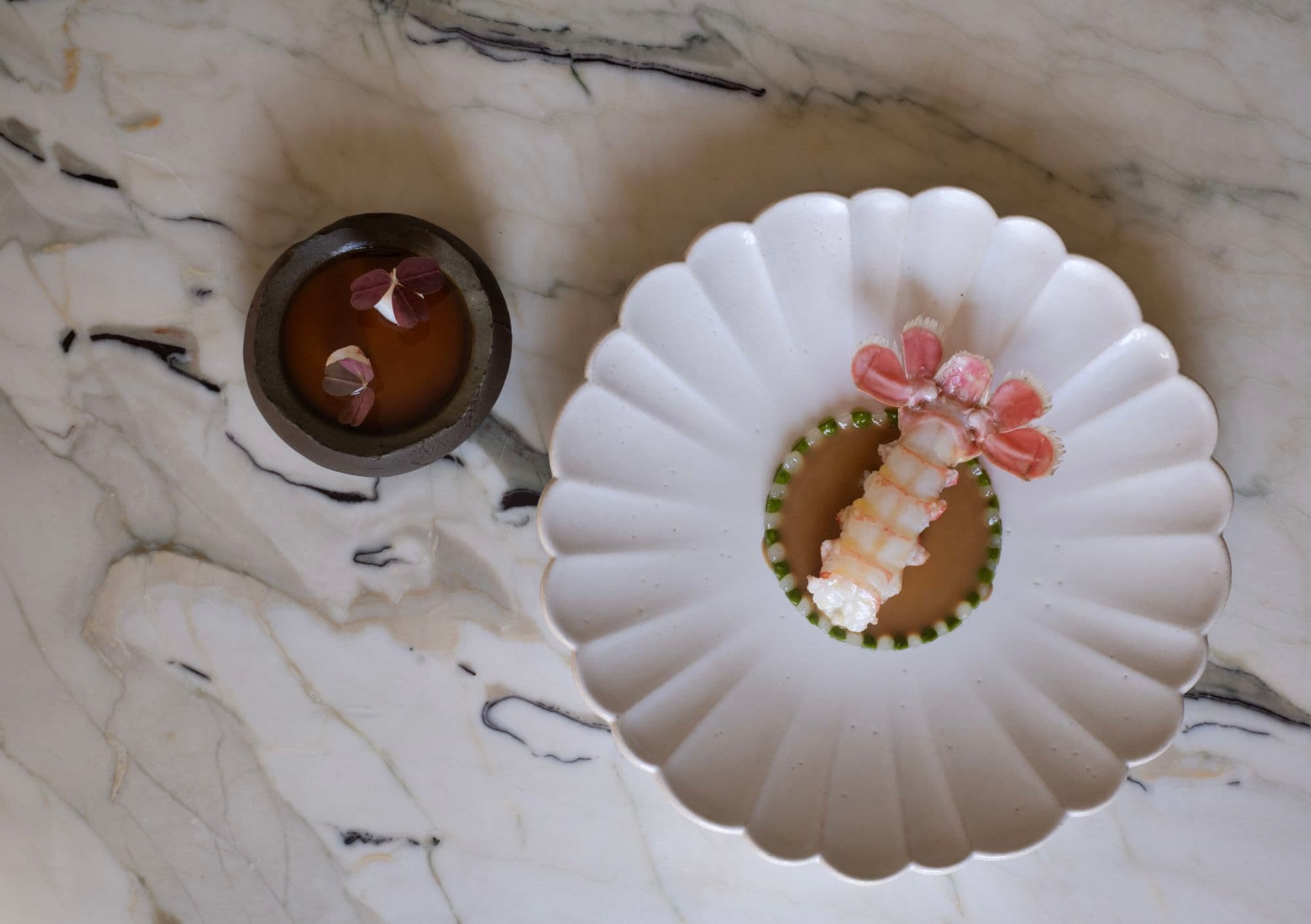 food on a plate, restaurant staff, restaurant clients, restaurant interiors