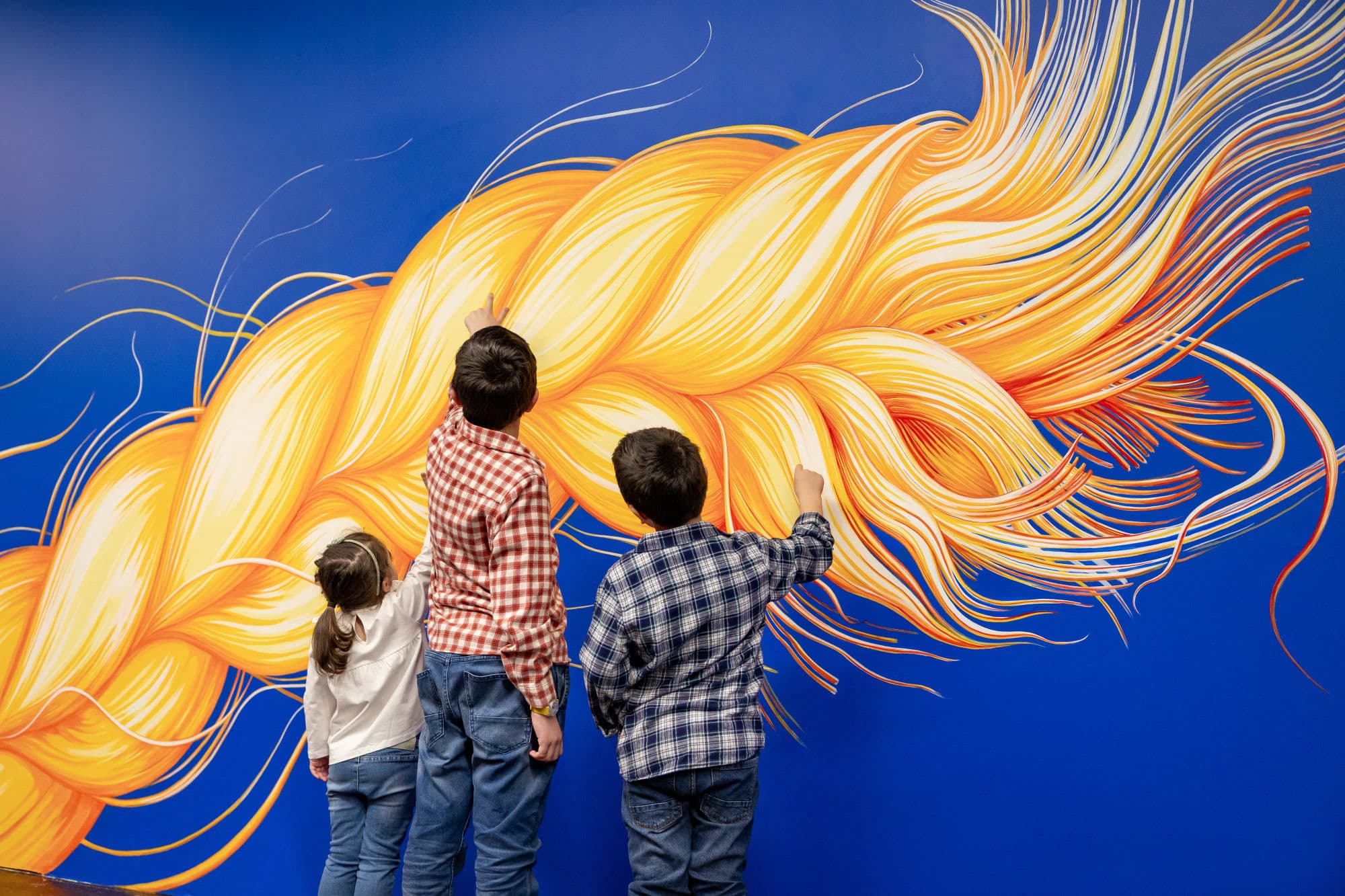 kids at the museum looking at exhibitions