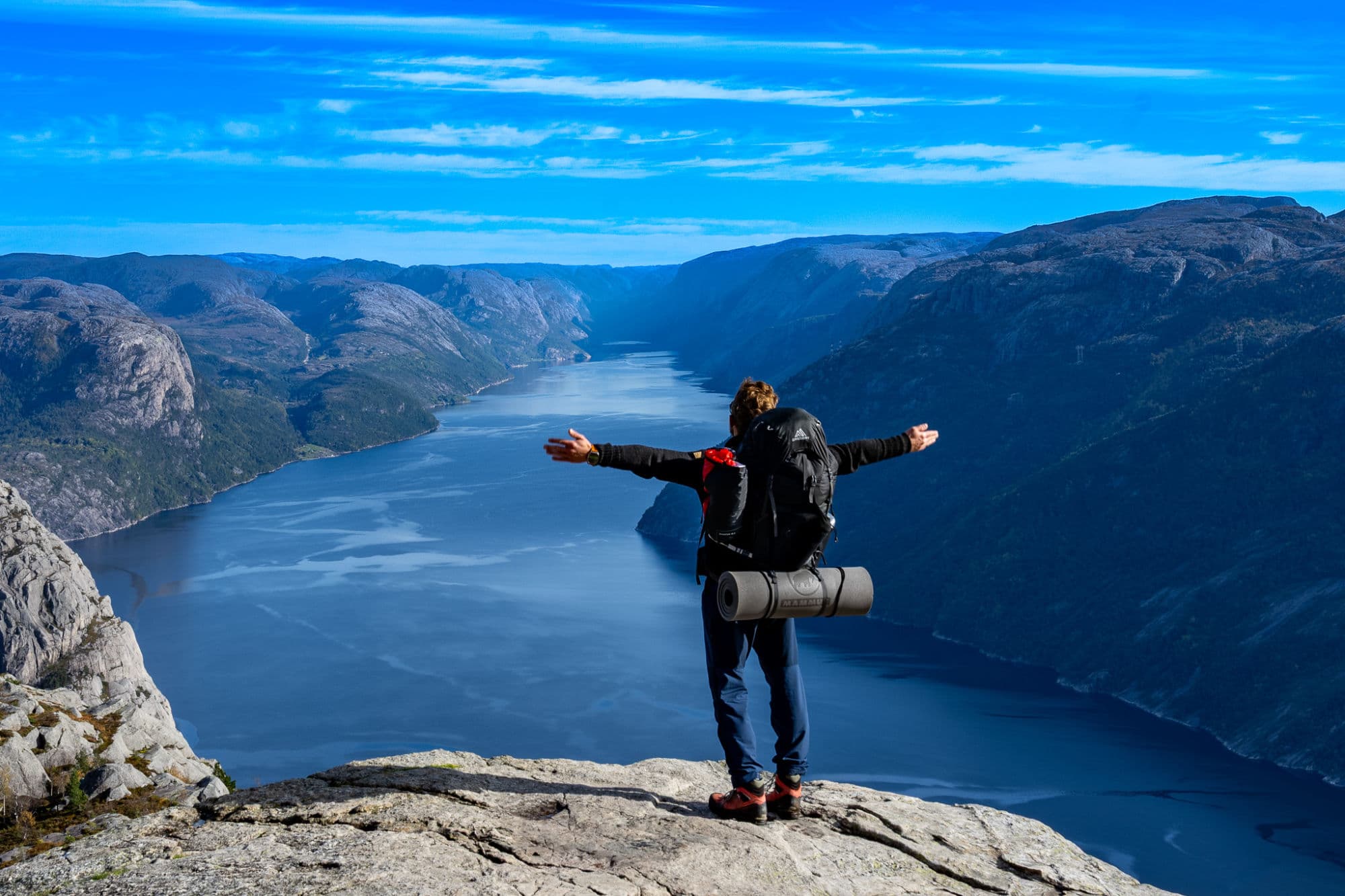 People on guided hike to Preikestolen